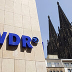WDR-Logo am Funkhaus Wallrafplatz; Bild: WDR/Herby Sachs